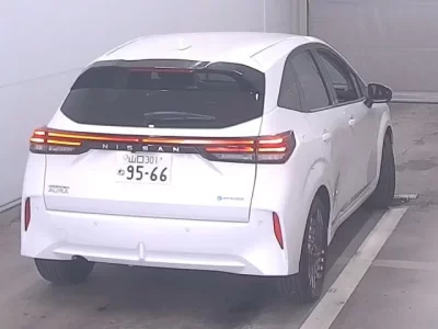 Nissan AURA