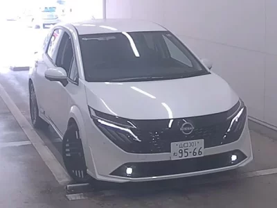 Nissan AURA