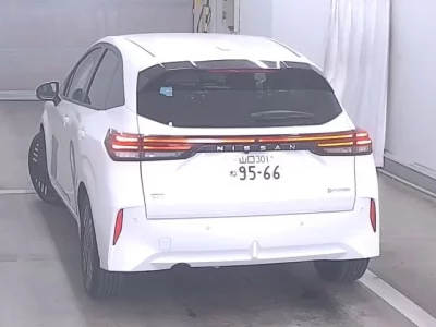 Nissan AURA