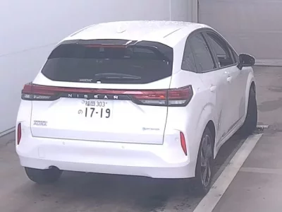 Nissan AURA