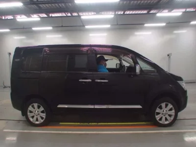 Mitsubishi DELICA D5