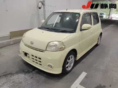 Daihatsu Esse