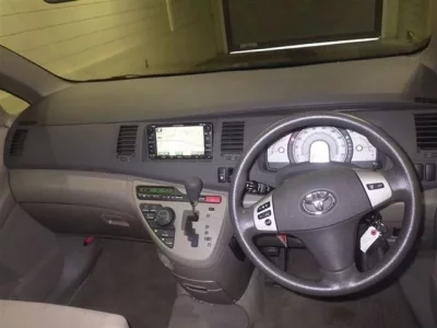 Toyota ISIS