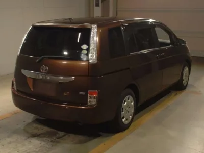 Toyota ISIS