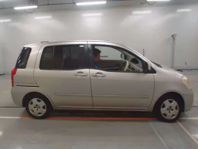 Toyota RAUM