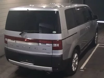 Mitsubishi DELICA D5