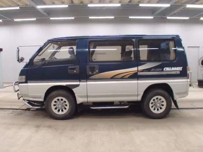 Mitsubishi DELICA WAGON