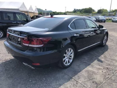 Lexus LS