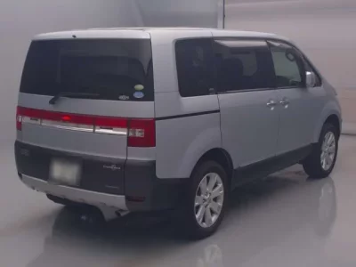 Mitsubishi DELICA D5