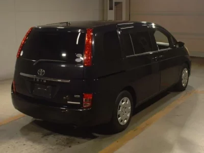 Toyota ISIS