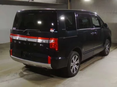 Mitsubishi DELICA D5