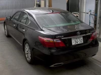 Lexus LS