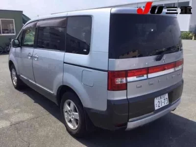 Mitsubishi DELICA D5