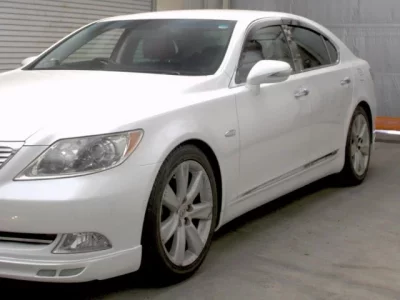 Lexus LS