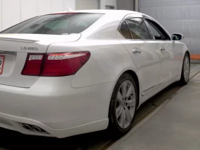 Lexus LS
