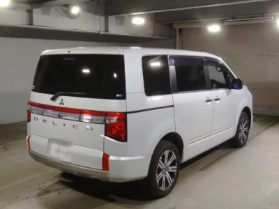 Mitsubishi DELICA D5