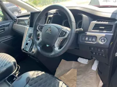 Mitsubishi DELICA D5