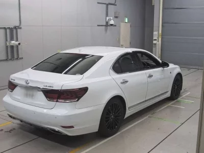 Lexus LS