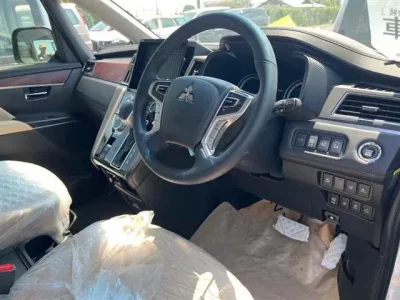 Mitsubishi DELICA D5