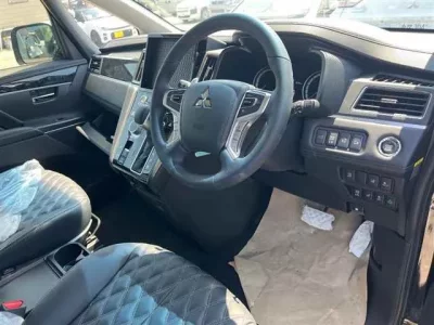 Mitsubishi DELICA D5