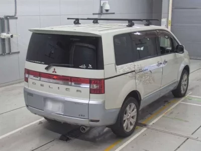 Mitsubishi DELICA D5