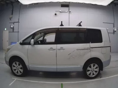 Mitsubishi DELICA D5