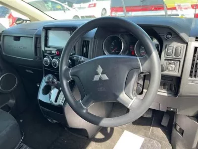 Mitsubishi DELICA D5