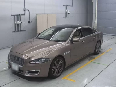 Jaguar XJ SERIES