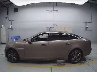 Jaguar XJ SERIES