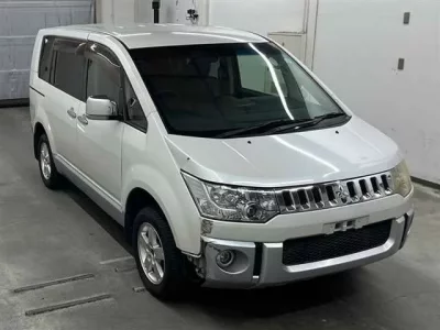 Mitsubishi DELICA D5