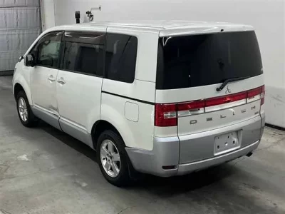 Mitsubishi DELICA D5