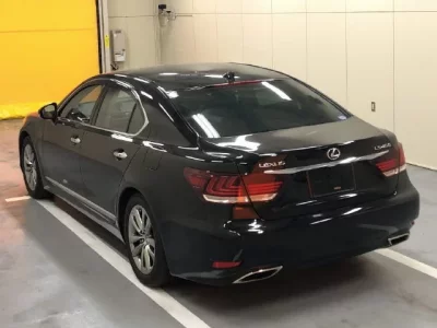 Lexus LS