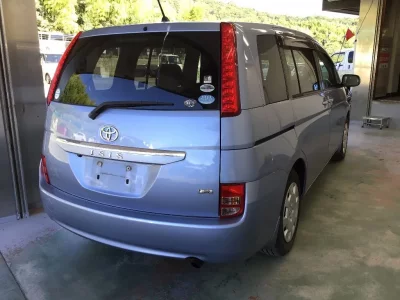 Toyota ISIS