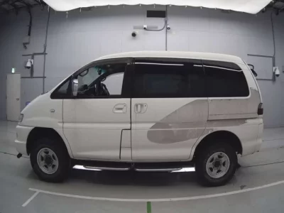 Mitsubishi DELICA