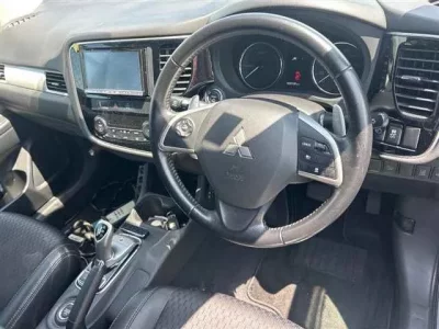 Mitsubishi OUTLANDER PHEV