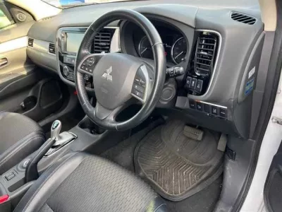 Mitsubishi OUTLANDER PHEV