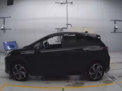 Nissan AURA