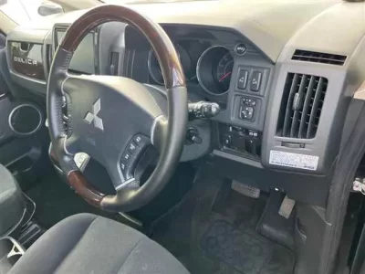 Mitsubishi DELICA D5
