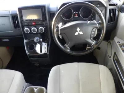 Mitsubishi DELICA D5