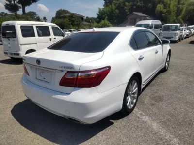 Lexus LS
