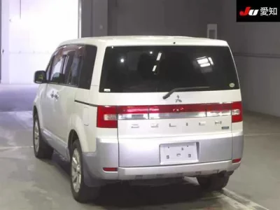 Mitsubishi DELICA D5