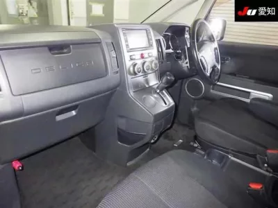 Mitsubishi DELICA D5
