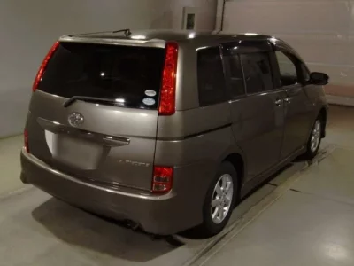 Toyota ISIS