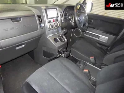 Mitsubishi DELICA D5
