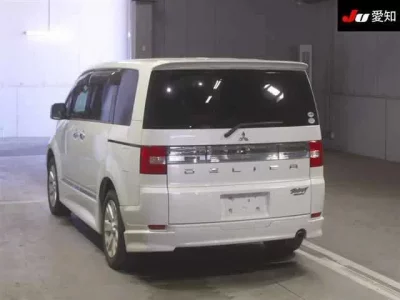 Mitsubishi DELICA D5