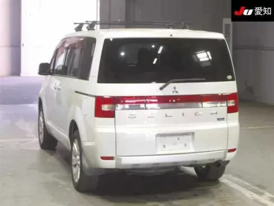 Mitsubishi DELICA D5