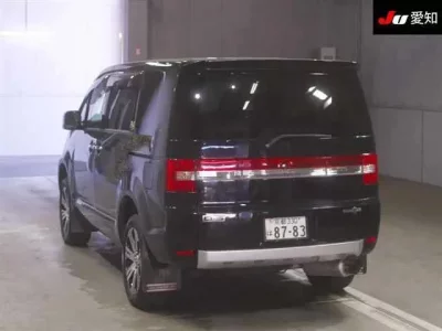 Mitsubishi DELICA D5