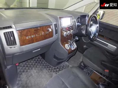 Mitsubishi DELICA D5