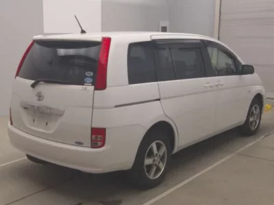 Toyota ISIS