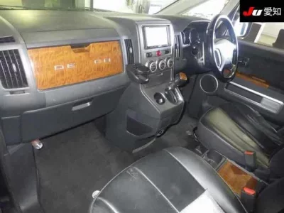 Mitsubishi DELICA D5